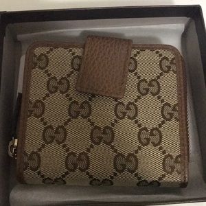 GUCCI WALLET W/ TAGS NEVER USED.